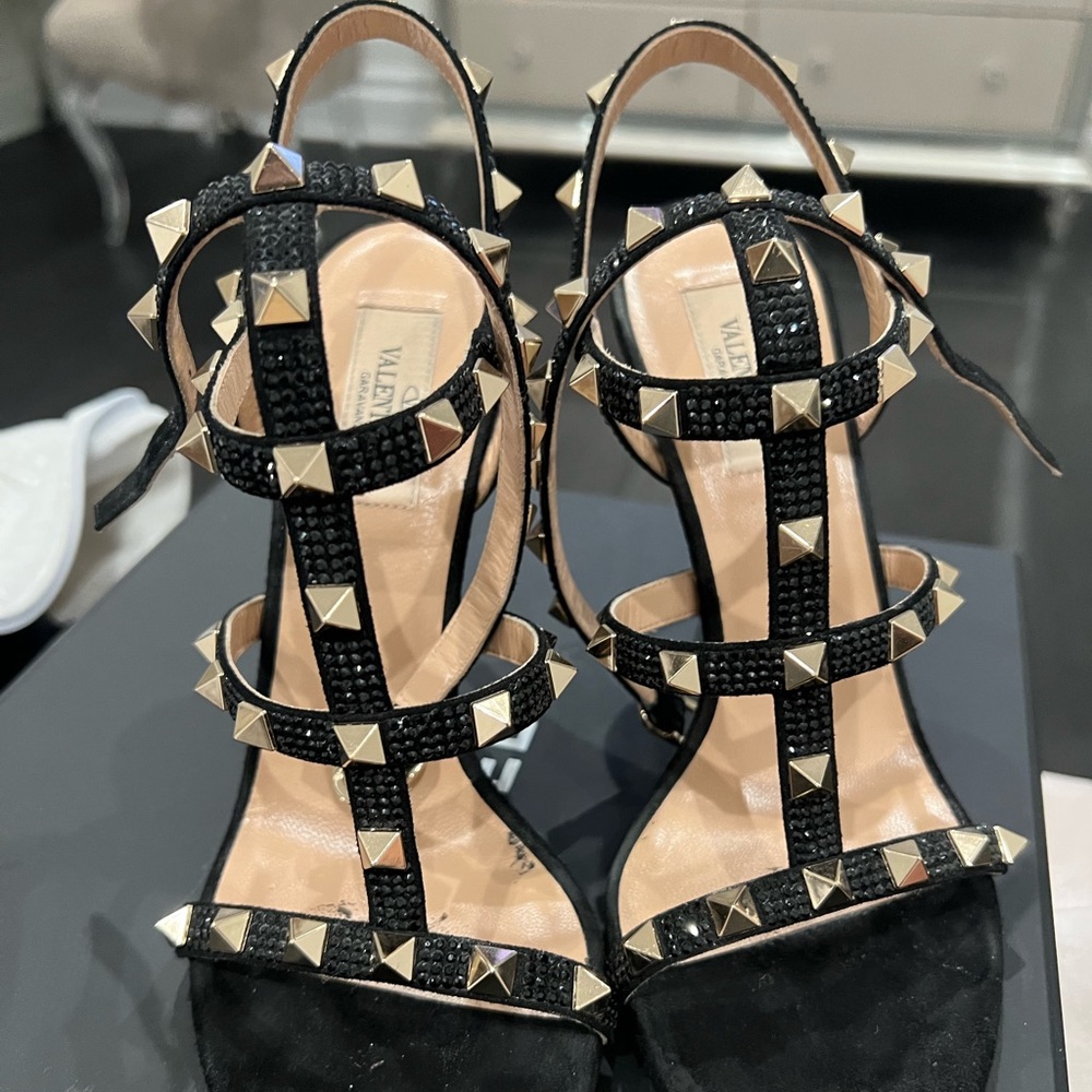 VALENTINO ROCKSTUD 100 ANKLE STRAP CAGED SANDALS with SWAROVSKI CRYSTALS SIZE 37